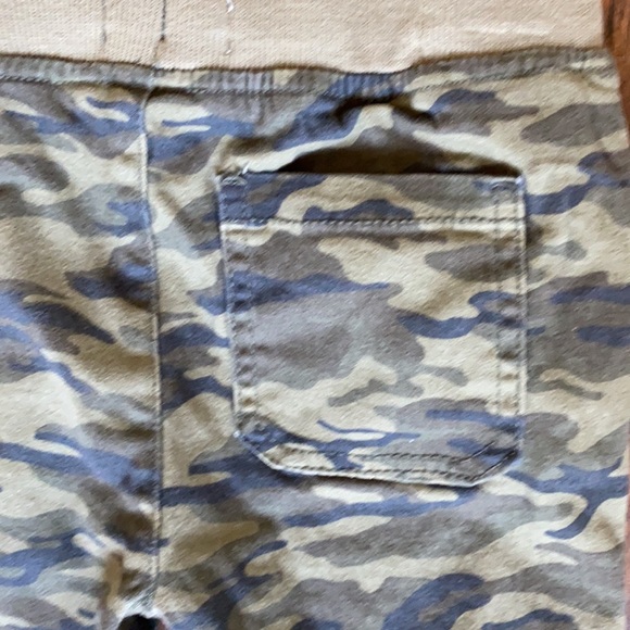 Epic Threads camo pants, size 5 - Picture 5 of 6